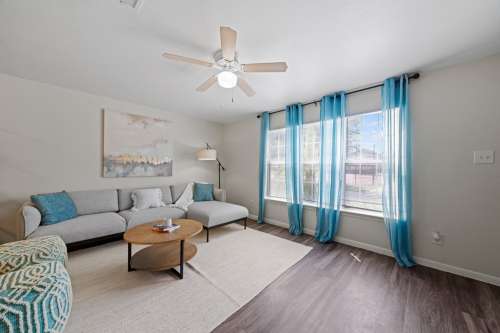 S Bed Leah Avenue Student Townhomes 2