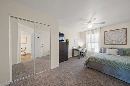 S Bed Leah Avenue Student Townhomes 8