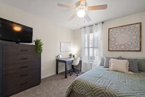 S Bed Leah Avenue Student Townhomes 9