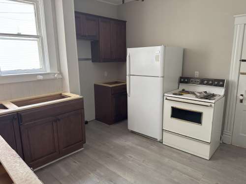 S Bed 415 W Grand Ave. 8