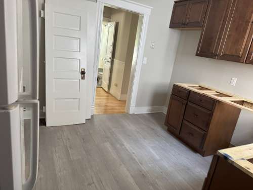 S Bed 415 W Grand Ave. 18