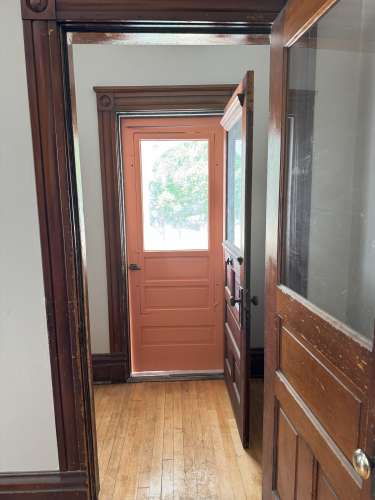 S Bed 415 W Grand Ave. 31