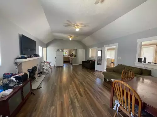 S Bed 517 E Wilshire Ave 8