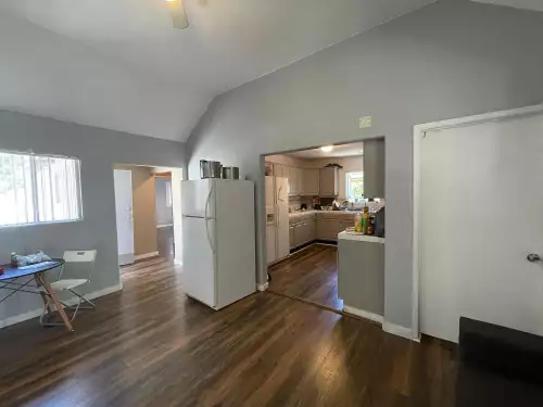 S Bed 517 E Wilshire Ave 7