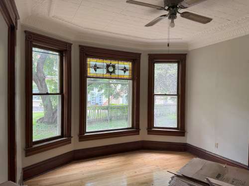 S Bed 415 W Grand Ave. 27