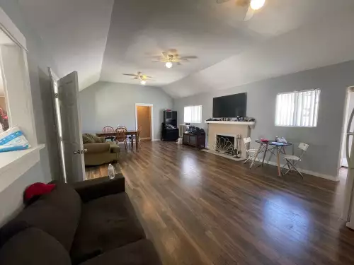 S Bed 517 E Wilshire Ave 6