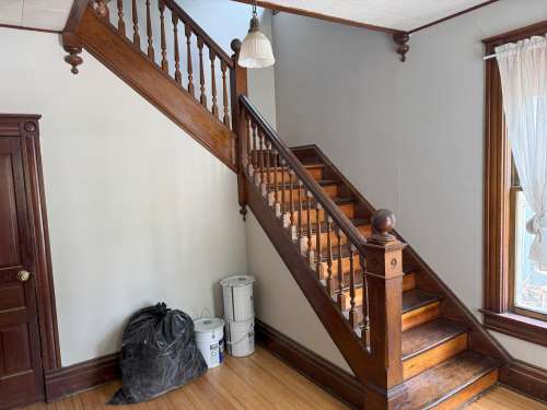 S Bed 415 W Grand Ave. 28