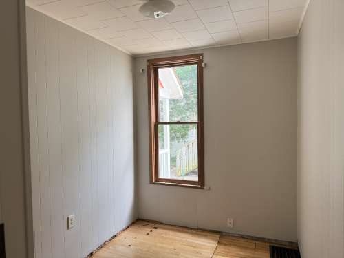S Bed 415 W Grand Ave. 15