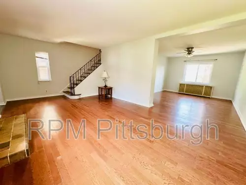 2025-08/CARNEGIE-MELLON-Apartment-Building-16654482.webp