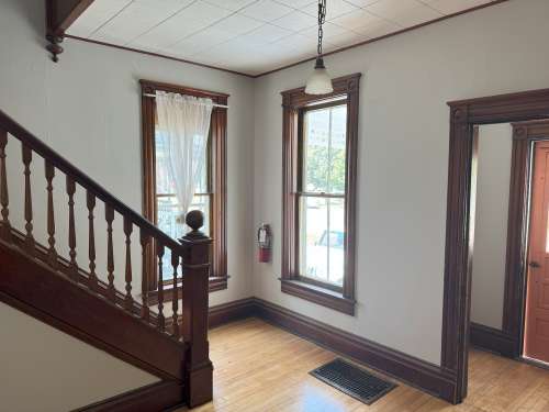 S Bed 415 W Grand Ave. 24