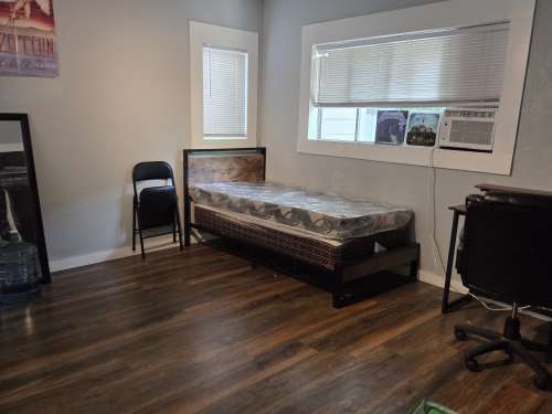 S Bed 517 E Wilshire Ave 2