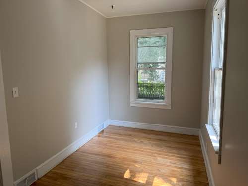 S Bed 415 W Grand Ave. 12