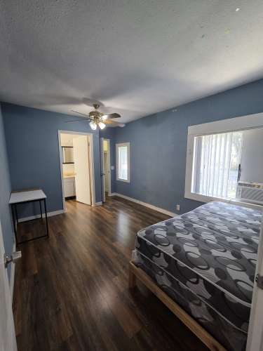 S Bed 517 E Wilshire Ave 9