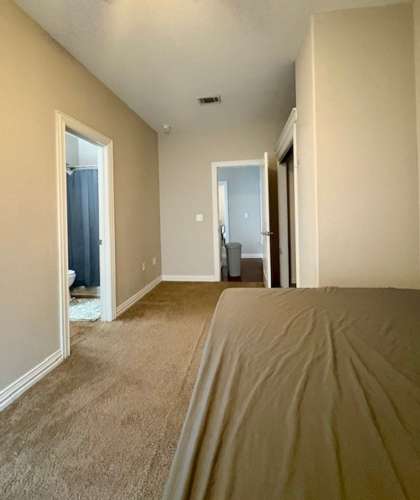 S Bed Modern 4BR/4.5BA Condo - Pool & Gym 19
