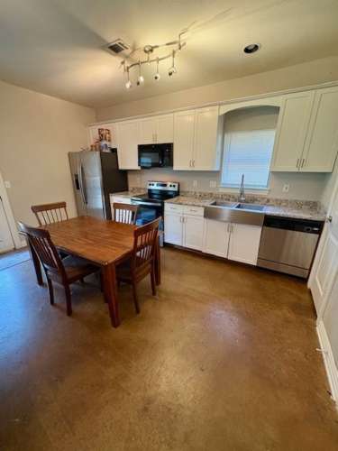 S Bed Modern 4BR/4.5BA Condo - Pool & Gym 17