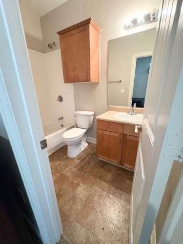 S Bed Modern 4BR/4.5BA Condo - Pool & Gym 16