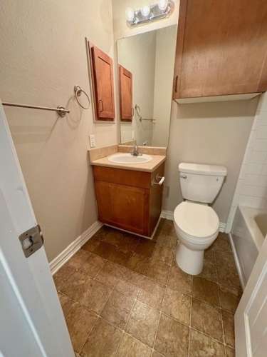 S Bed Modern 4BR/4.5BA Condo - Pool & Gym 23