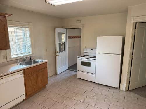 S Bed 608 Chippewa St 23