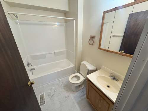 S Bed 1007 S Farwell St 5