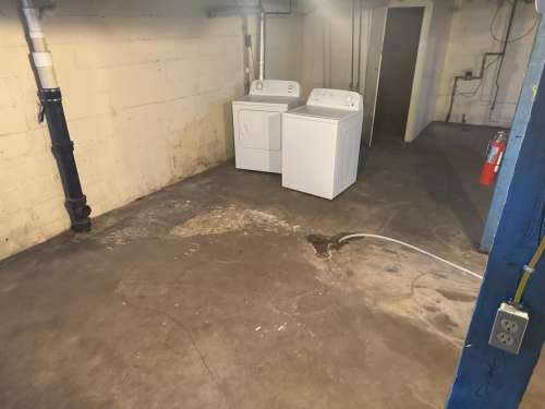S Bed 1007 S Farwell St 22