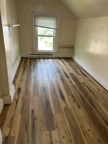 S Bed 716 Menomonie St 33