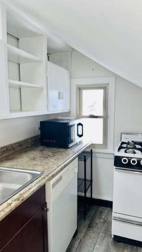 S Bed 1009 Madison Street 27