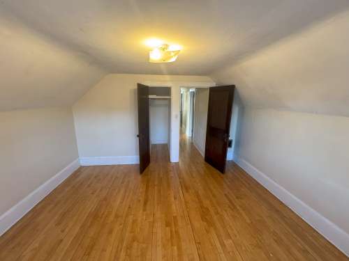 S Bed 1007 S Farwell St 3