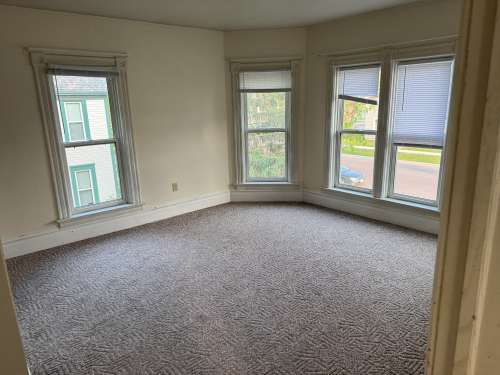 S Bed 608 Chippewa St 30