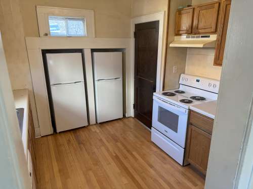 S Bed 1007 S Farwell St 24