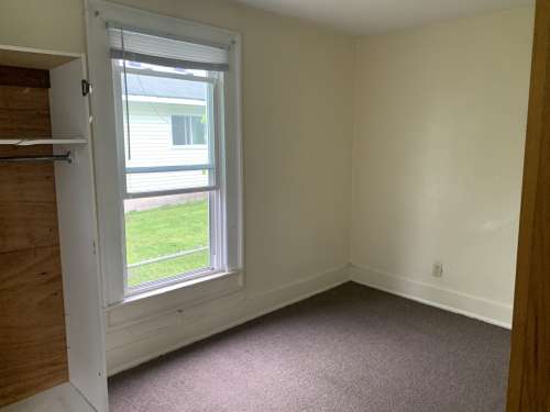 S Bed 716 Menomonie St 10