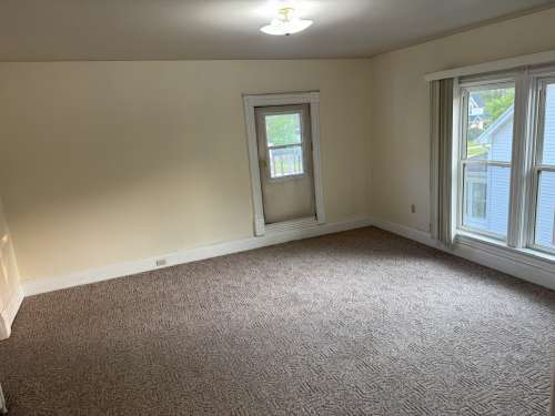 S Bed 608 Chippewa St 32