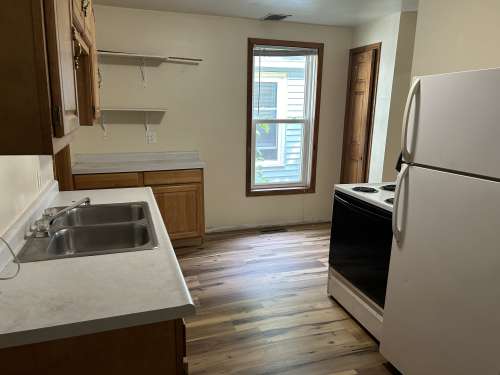 S Bed 716 Menomonie St 28