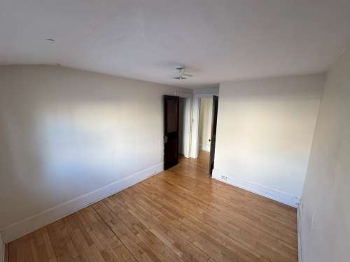 S Bed 1007 S Farwell St 6
