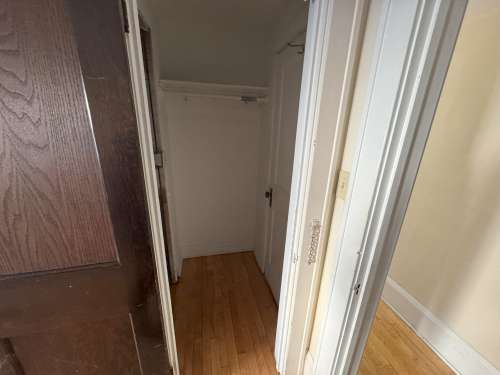 S Bed 1007 S Farwell St 8