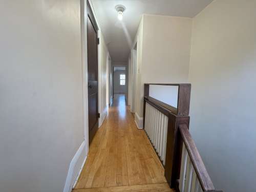 S Bed 1007 S Farwell St 4