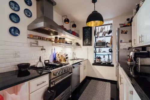 2025-09/COLUMBIA-Apartment-Building-16720020.webp