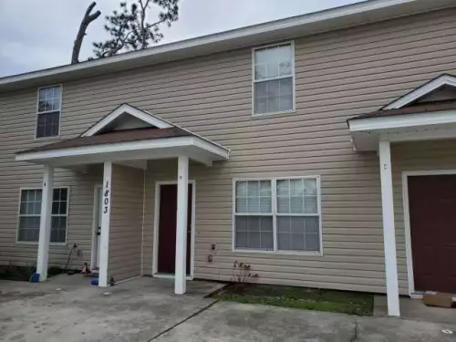 2025-09/FSU-Apartment-Building-16711731.webp