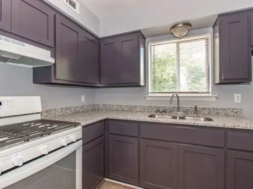 2025-09/TAMUC-Apartment-Building-16720669.webp