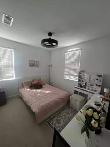 2025-09/UC-DAVIS-Apartment-Building-16696949.webp