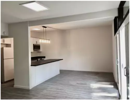 2025-09/UC-DAVIS-Apartment-Building-16710289.webp