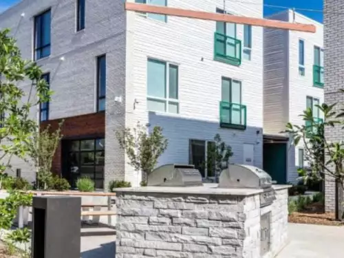 2025-09/UMKC-Apartment-Building-16716865.webp