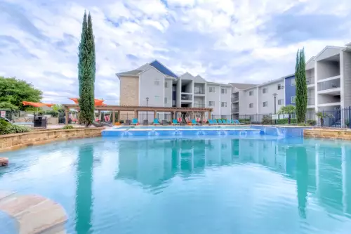 2025-09/UTSA-Apartment-Building-16714652.webp
