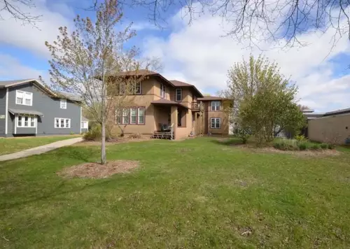 2025-09/UW-WHITEWATER-Apartment-Building-16720123.webp