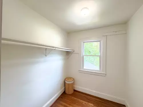 2025-09/WAKE-FOREST-Apartment-Building-16704949.webp