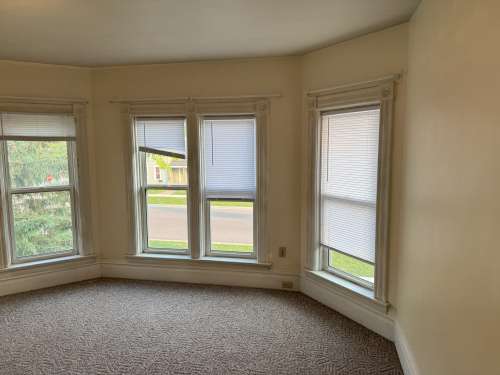 S Bed 608 Chippewa St 25