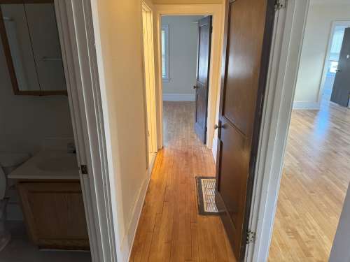 S Bed 1007 S Farwell St 16