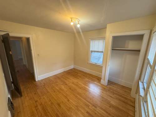 S Bed 1007 S Farwell St 7