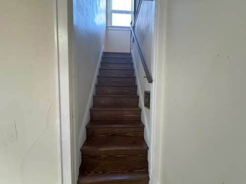 S Bed 1007 S Farwell St 1