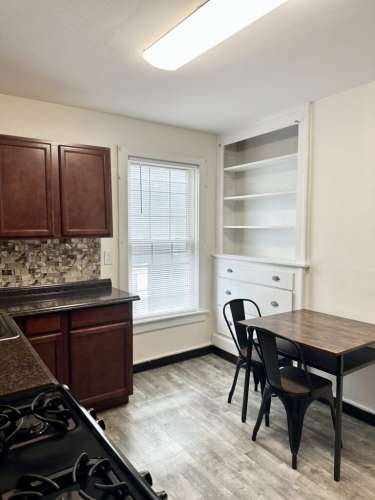 S Bed 1009 Madison Street 23