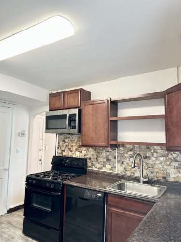 S Bed 1009 Madison Street 22